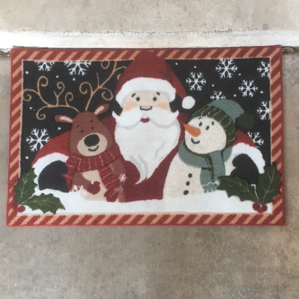 FESTIVE St. Nicholas Square Rug 19.75” x 30” rug